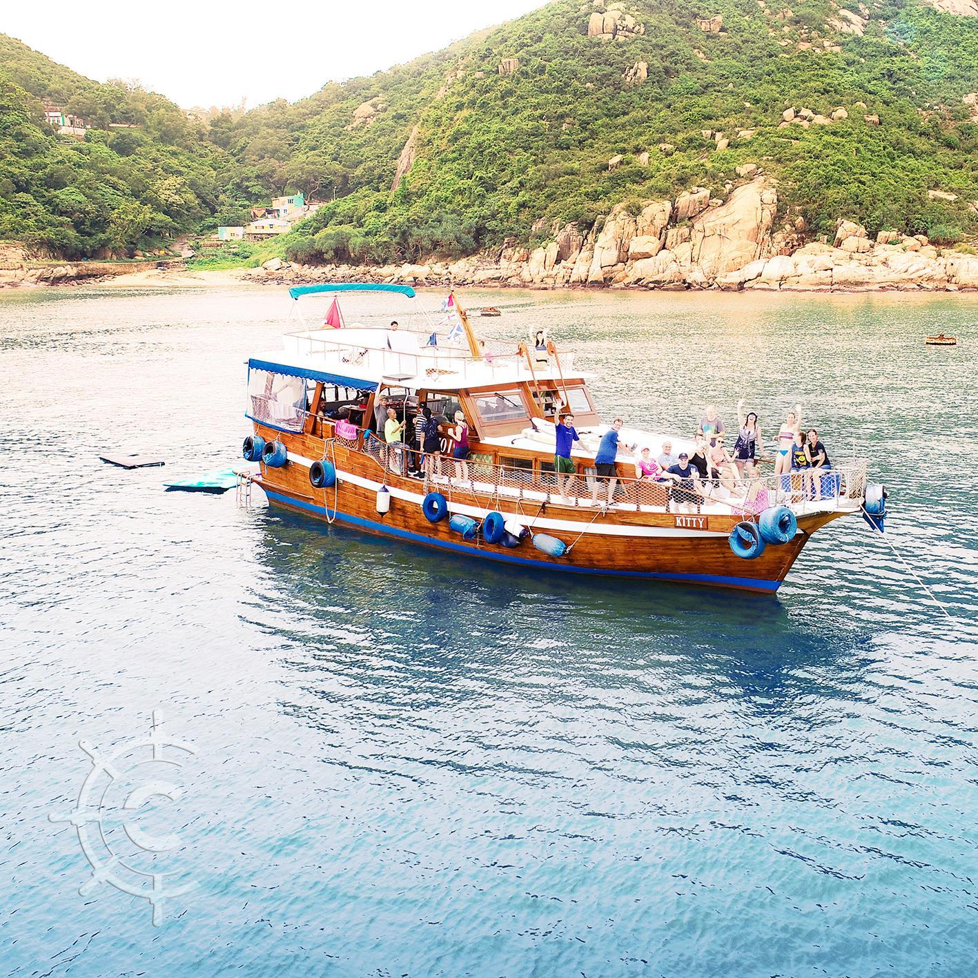 HELLO INDIA Boat Catering - Guests enjoying on boat